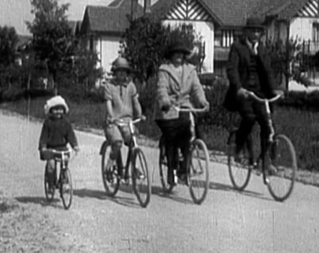 Image programmation Ciné-débat 》LA REINE BICYCLETTE